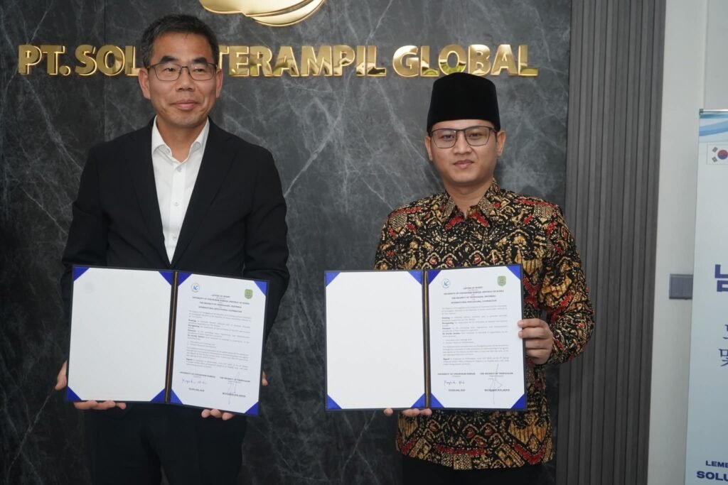 Bupati Trenggalek, Mochamad Nur Arifin resmi menandatangani kerja sama dengan University of Gyeongnam Namhae dari Korea Selatan