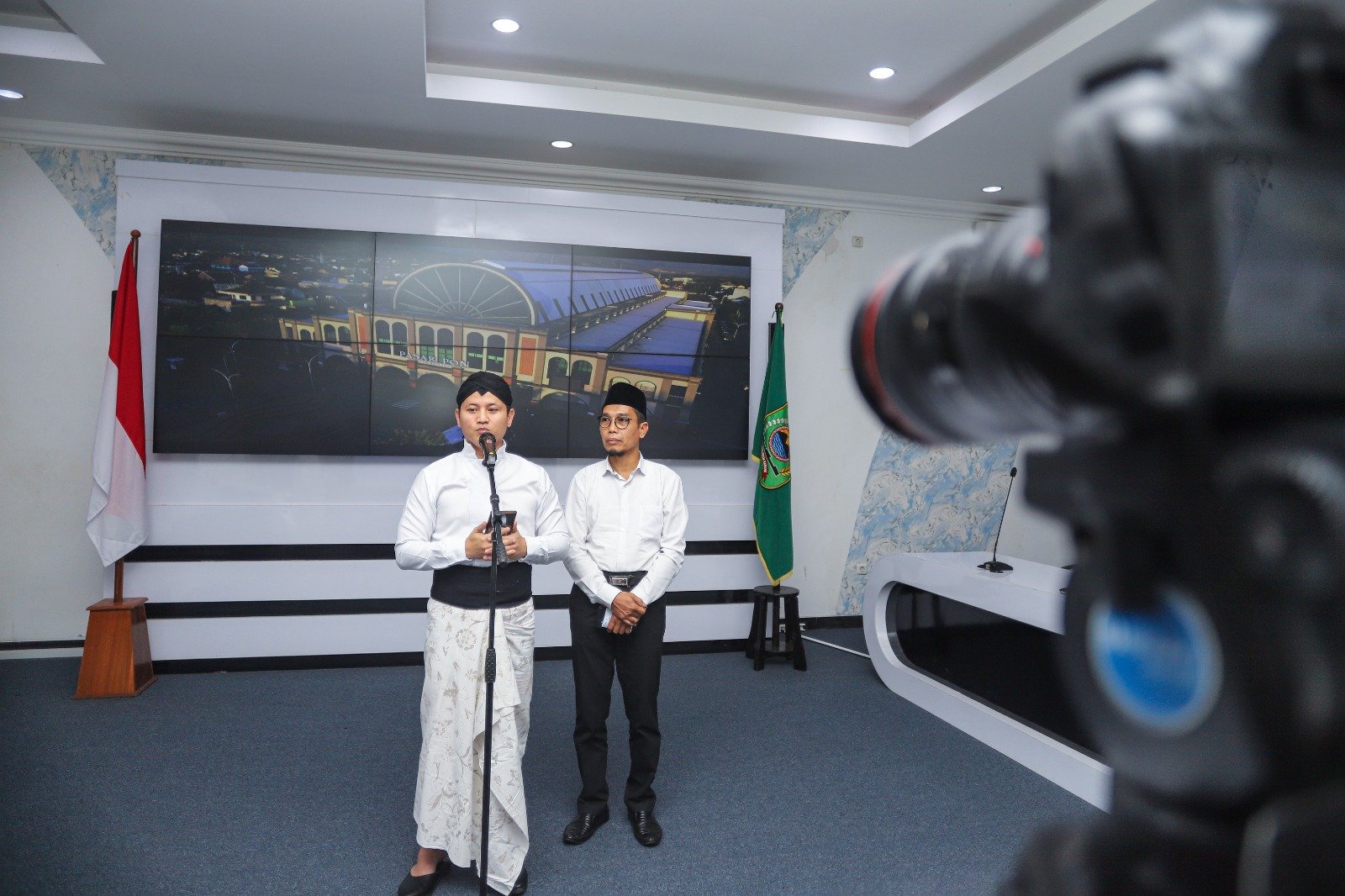 Bupati Trenggalek Mochamad Nur Arifin kembali menerbitkan kebijakan pengurangan retribusi pelayanan pasar