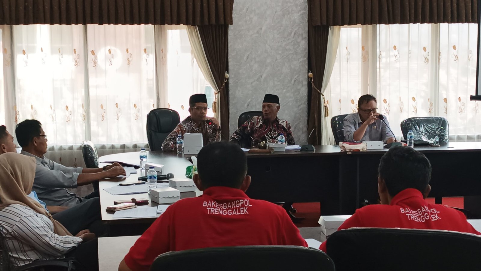 Suasana rapat komisi I